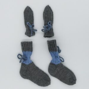 knitted set of gray-blue socks gloves 68